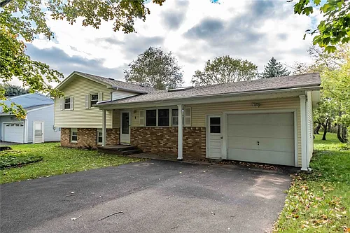 5 Adeane Dr W Photo 1