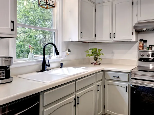 2815 Oak Hill Dr, Williamsburg, VA 23185
