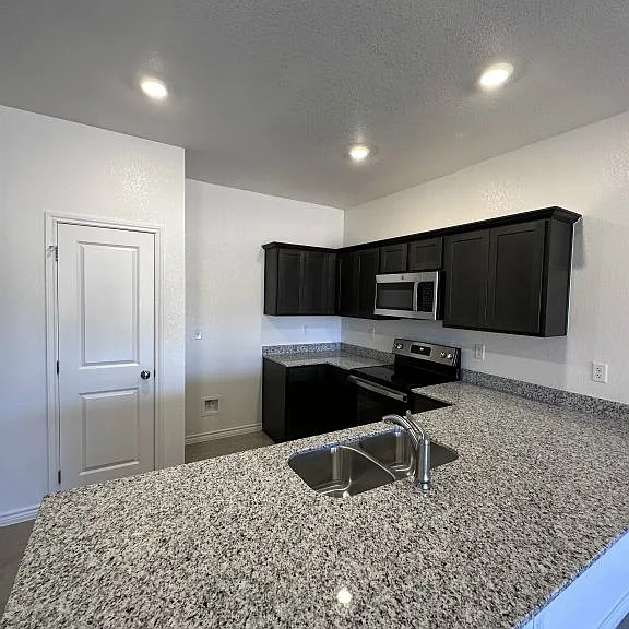 1214 Lehmann Dr #B — Photo 5