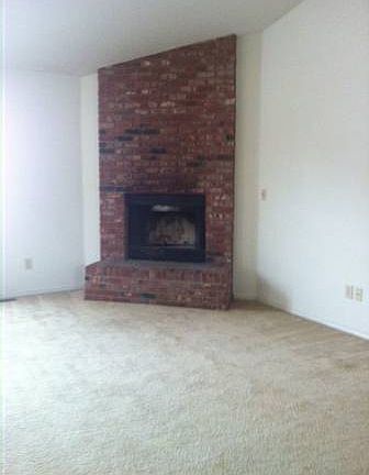 3rd image of 815 S Larkspur Ln