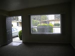 3rd image of 571-A Dayton Ave