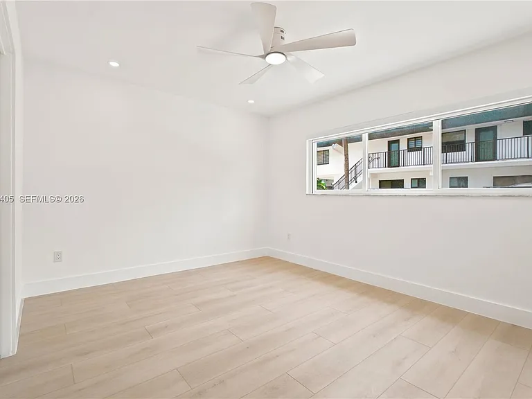 260 Sunrise Dr #E — Photo 13