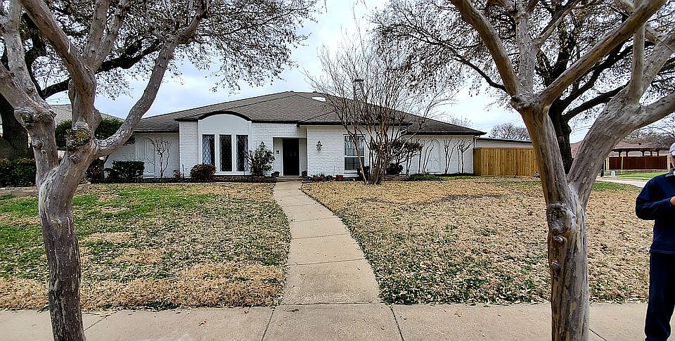1st image of 1300 Chesterton Dr