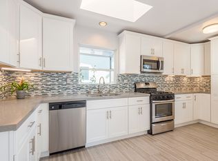 6242 Larchwood Dr, Huntington Beach, CA 92647
