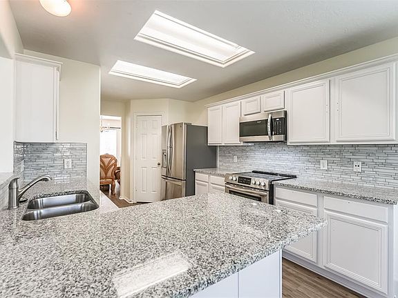 5th image of 4114 Caneshaw Dr