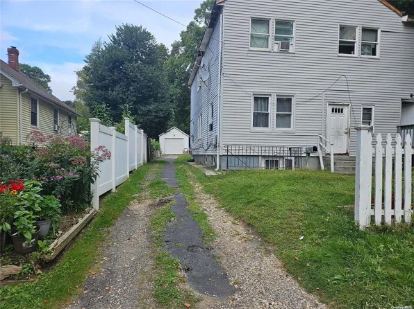 133 Winding Street, Huntington Station, NY 11746