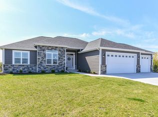8461 Ridgeway Ct, Pleasant Prairie, WI 53158