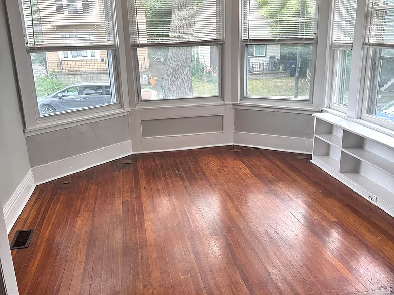 429 Parkdale Ave #LOWER — Photo 1