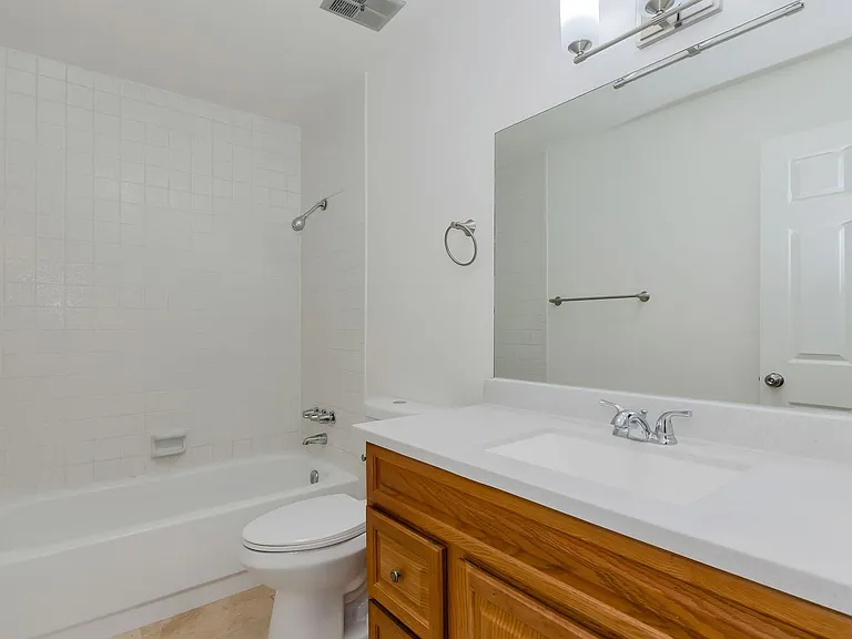2720 N Beverly Ave — Photo 16
