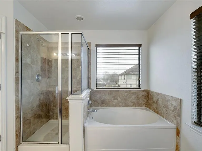 356 Matthews Ln — Photo 4