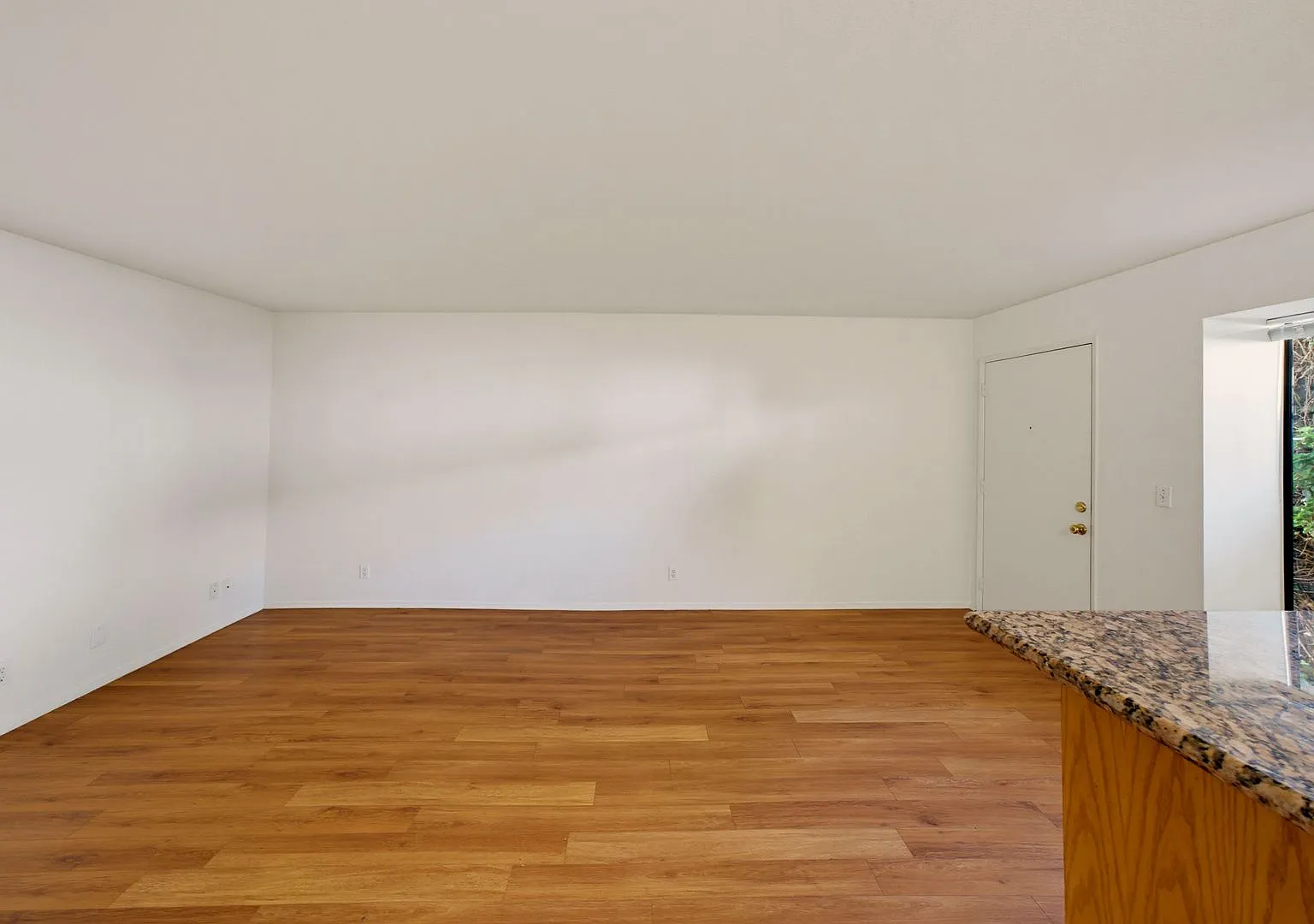 5018 Denny — Photo 3