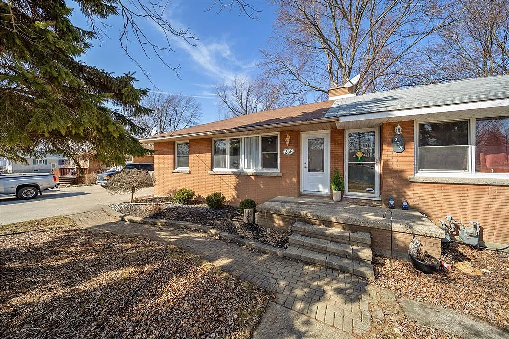 4 bed, $2,000 — Photo 2