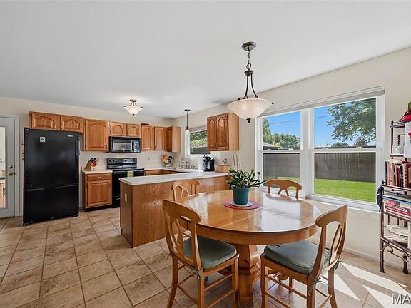 3rd image of 3281 Principia Ave