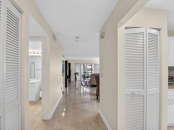 5th image of 15 Stratford Drive #C