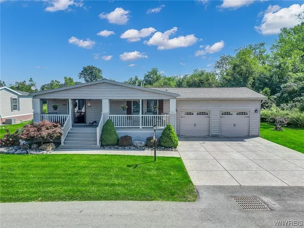 4568 Leytonstone Ave, Clarence, NY 14031
