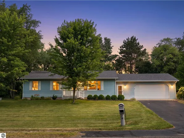 5200 S Riverview Dr, Lake City, MI 49651