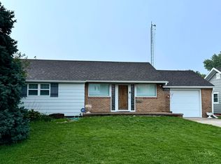 1326 10th Ave, Holdrege, NE 68949