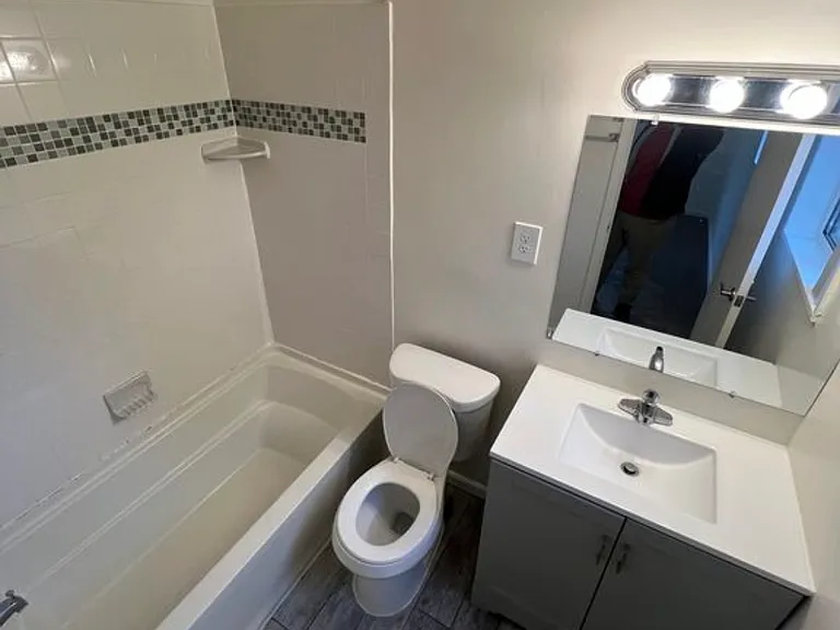 10661 Montrose Ave #204 — Photo 9