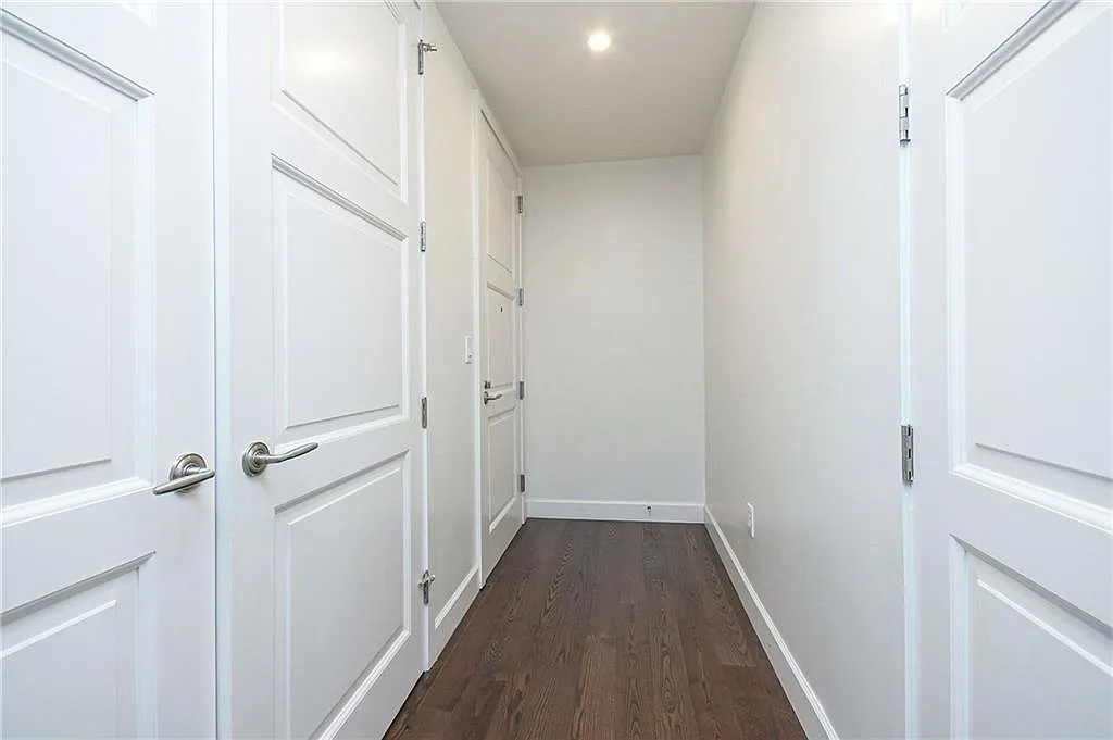 3 bed, 3.0 bath, 1888 sqft, $5,200 — Photo 3