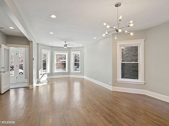 3rd image of 4442 N Maplewood Ave