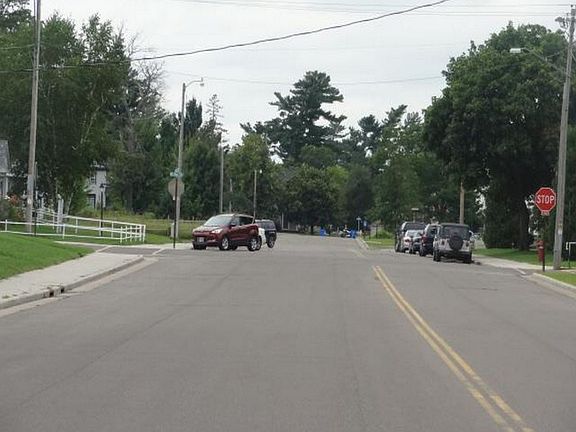 4th image of 113 W Broadway Ave