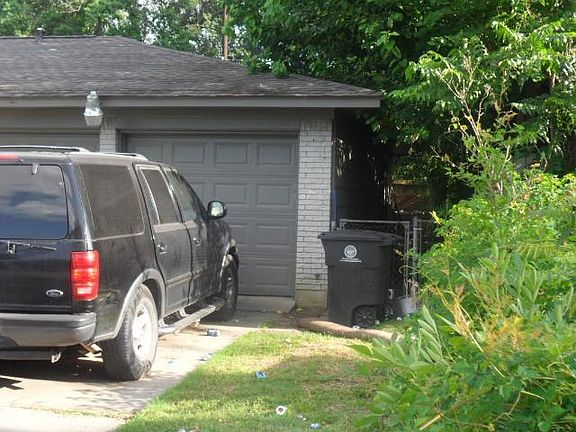 2nd image of 903 Rainy River Dr