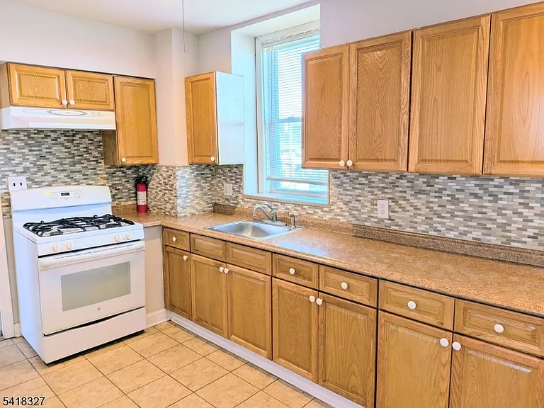 239 Union Blvd — Photo 5