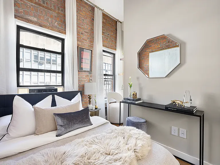 216 E 6th St #3E — Photo 9