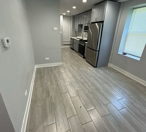 2nd image of 926 W 32nd Pl #1