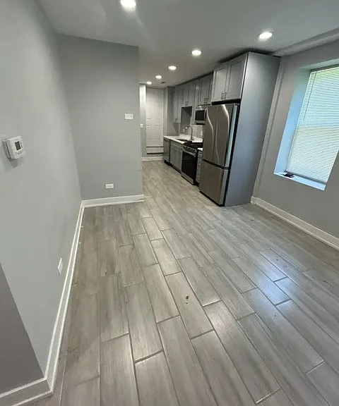 926 W 32nd Pl #1 — Photo 1