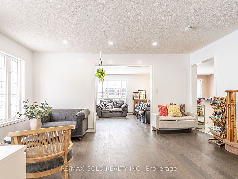 1st image of 2 Zimmer St