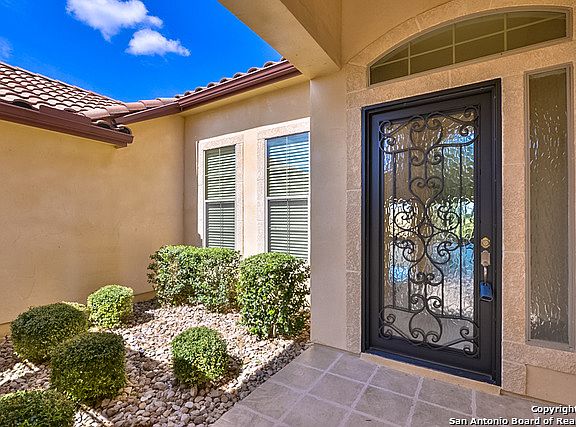 2nd image of 3223 Medaris Ln