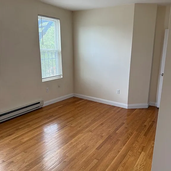 220 Middlesex Ave #4 — Photo 6