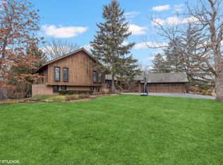 450 Rockefeller Rd, Lake Forest, IL 60045