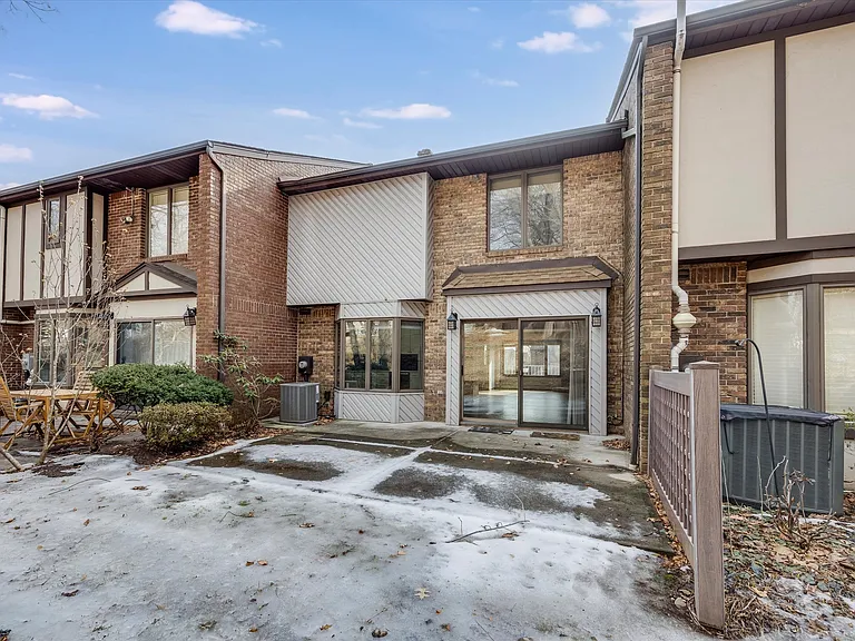 900 Valley Rd #B4 — Photo 3