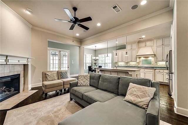 1st image of 220 Guadalupe Dr