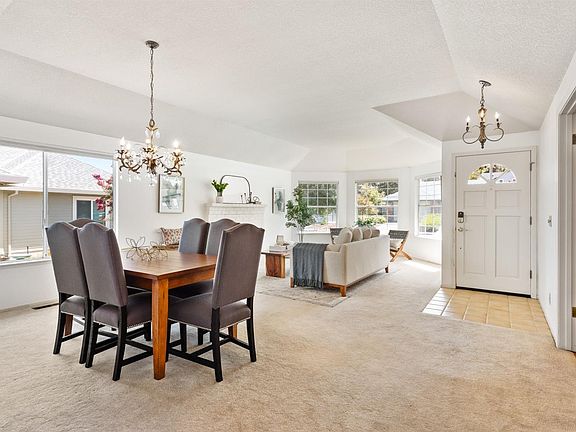5th image of 7997 Oakmont Drive