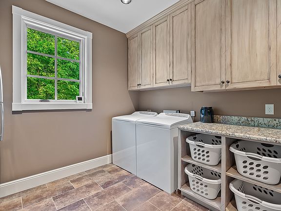 36th image of 415 Summer Breeze Dr