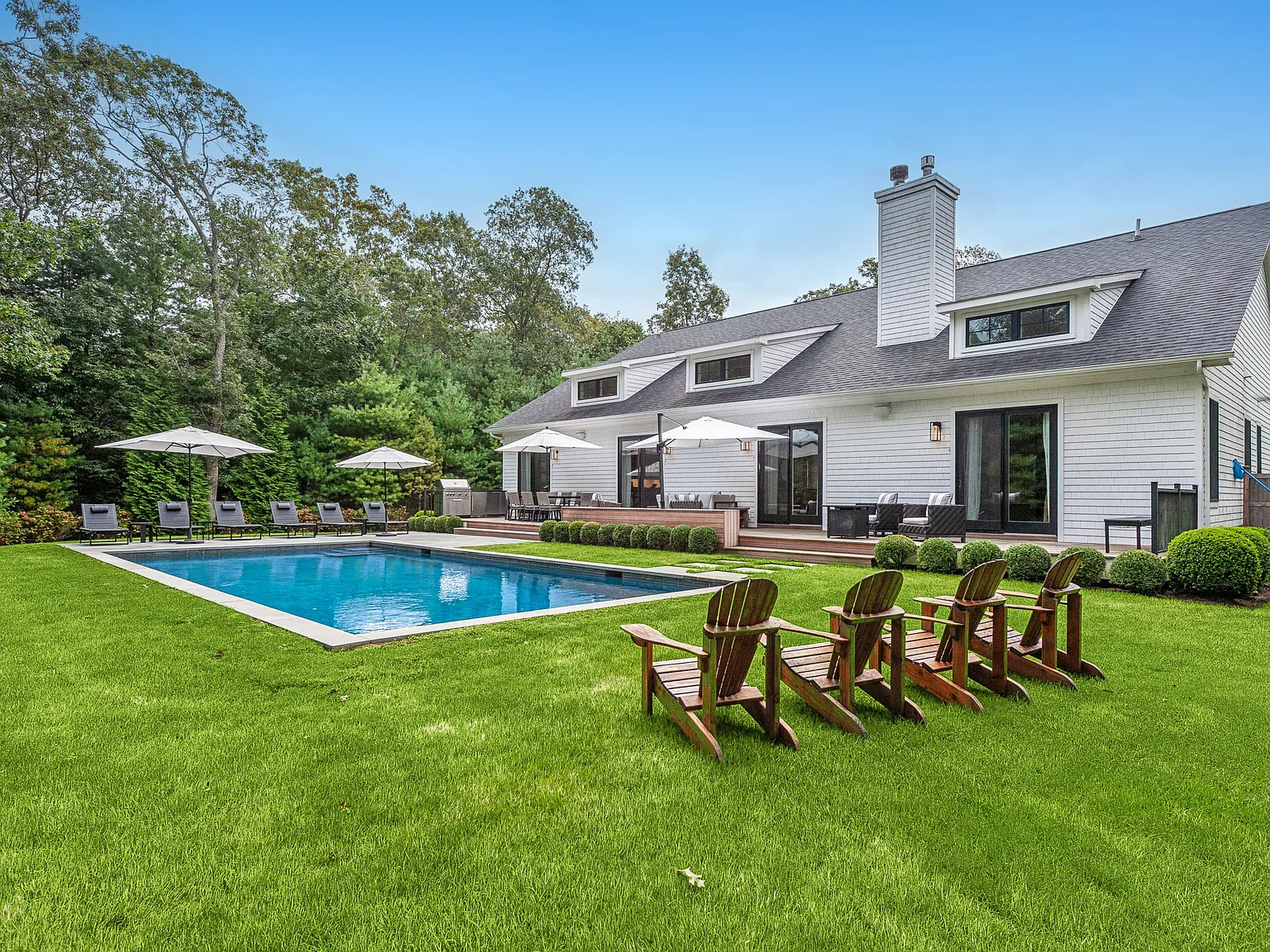 Chic Serenity in East Hampton Northwest — Photo 2