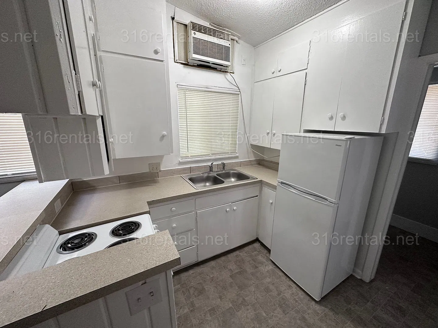 830 N Pershing Ave — Photo 4