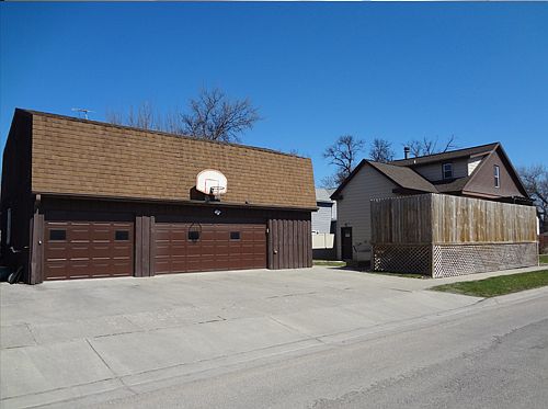 Triple garage