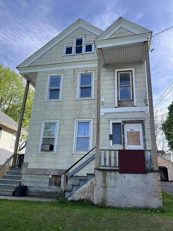 1213 Oswego St — Photo 1