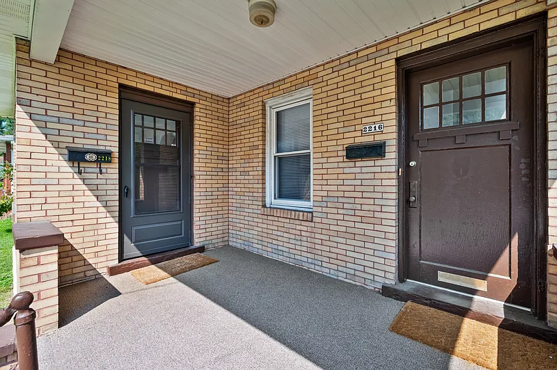 2 bed, 1.0 bath, $1,450 — Photo 2