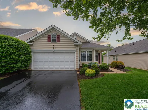 2102 Four Seasons Blvd, Macungie, PA 18062