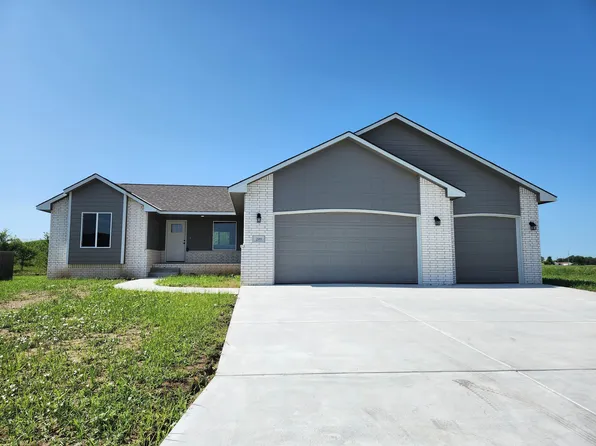 209 Summer Dr, Newton, KS 67114