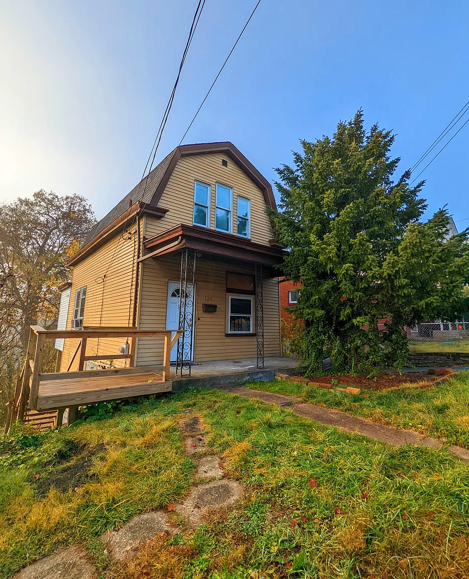 124 Hollywood St photo 1