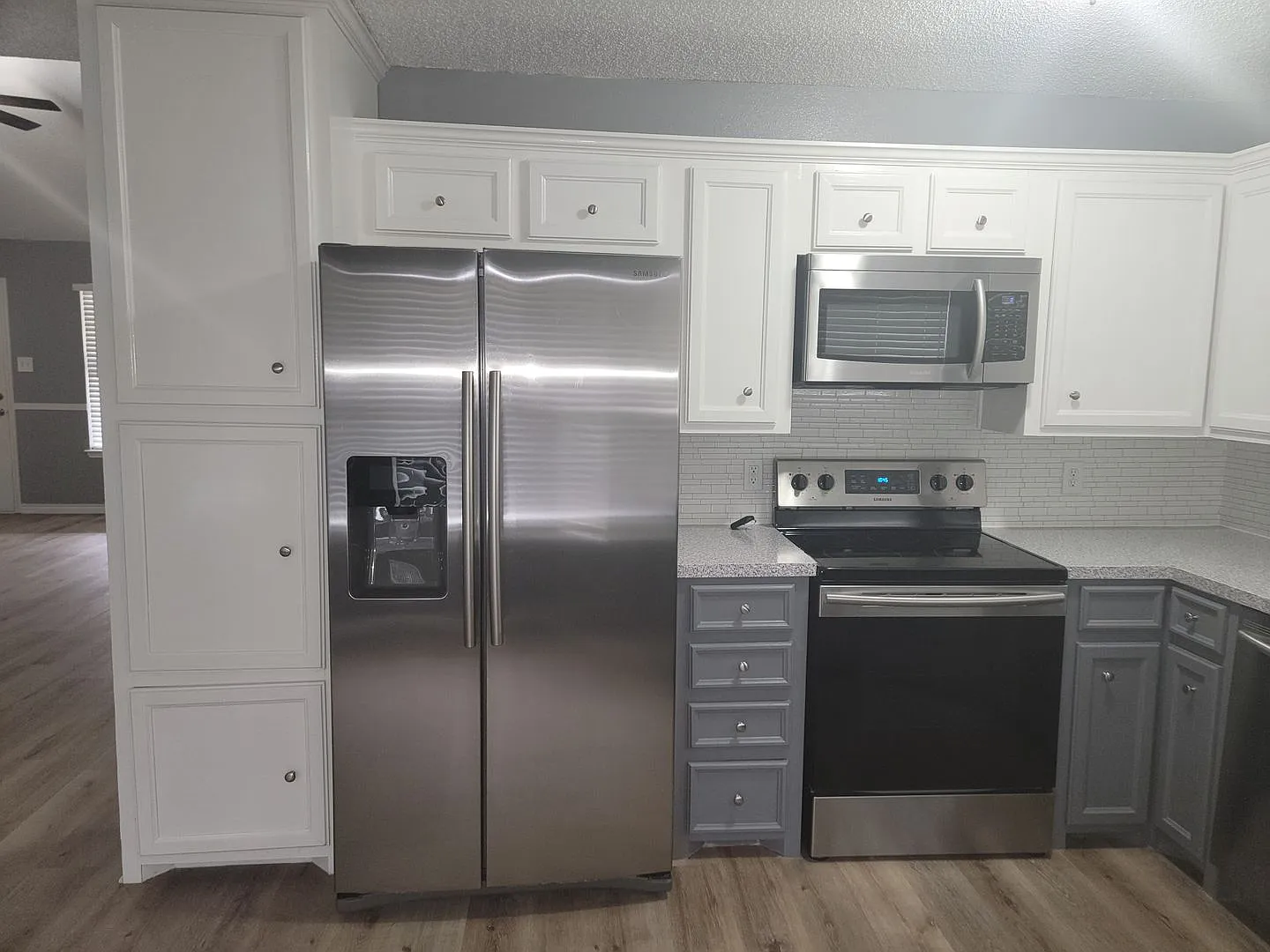3/2/2 in South Pointe with Lots of Features — Photo 4