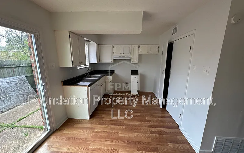 2 bed, 1.5 bath, 1354 sqft, $997 — Photo 3