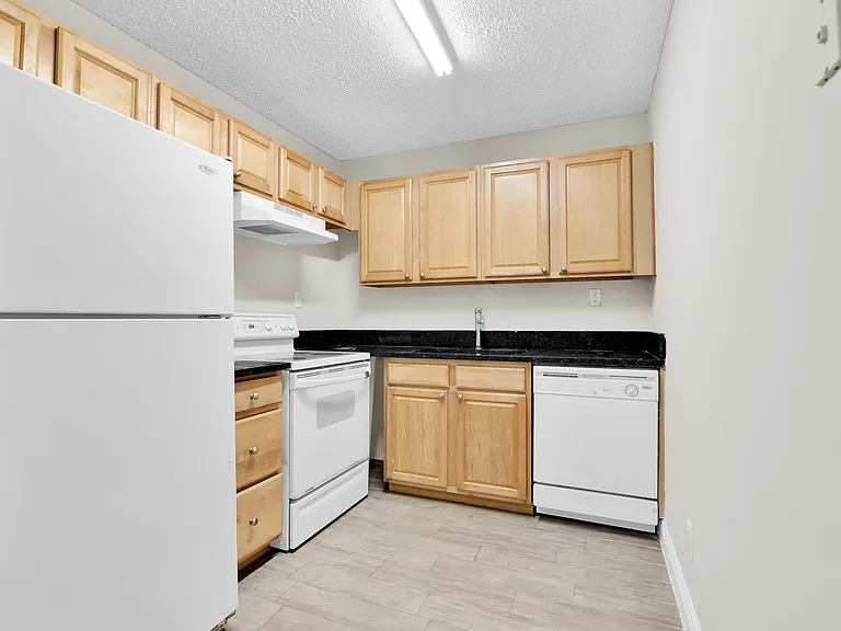 414 Meadows Cir — Photo 7