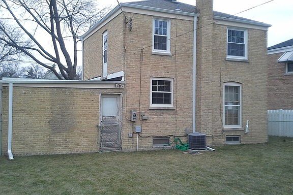 3rd image of 1311 W Oakton St